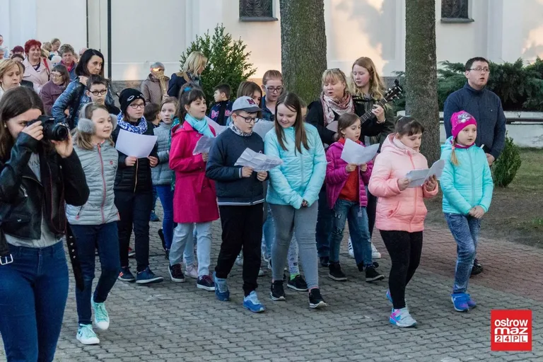 Droga krzyżowa w Komorowie (zdjęcia)