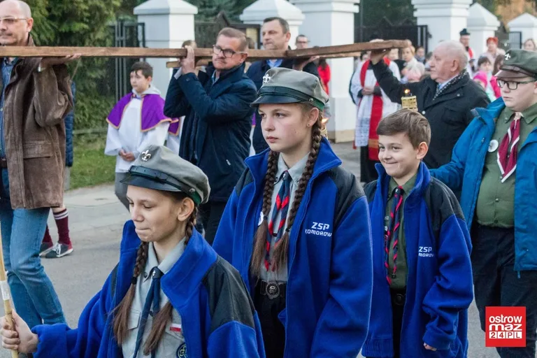 Droga krzyżowa w Komorowie (zdjęcia)