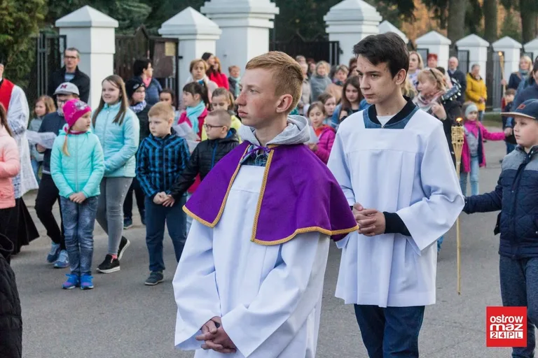 Droga krzyżowa w Komorowie (zdjęcia)