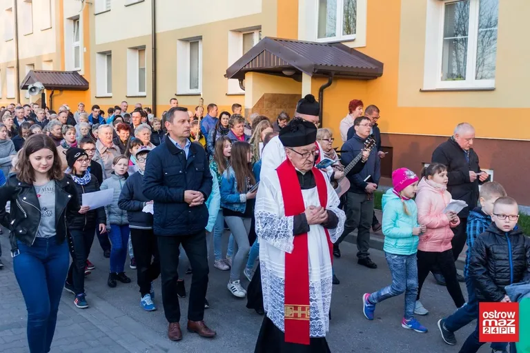 Droga krzyżowa w Komorowie (zdjęcia)
