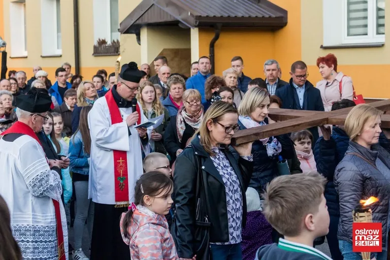 Droga krzyżowa w Komorowie (zdjęcia)