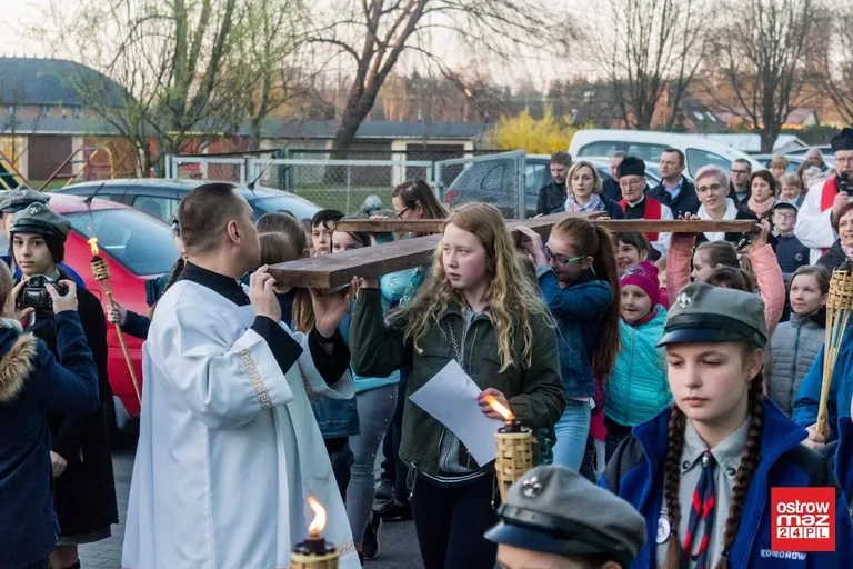 Droga krzyżowa w Komorowie (zdjęcia)