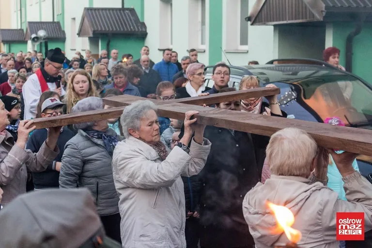 Droga krzyżowa w Komorowie (zdjęcia)