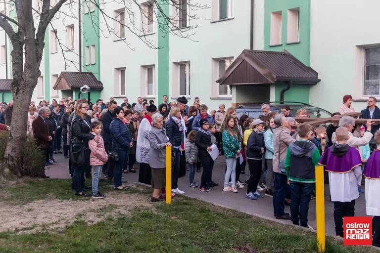 Droga krzyżowa w Komorowie (zdjęcia)