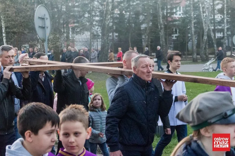 Droga krzyżowa w Komorowie (zdjęcia)