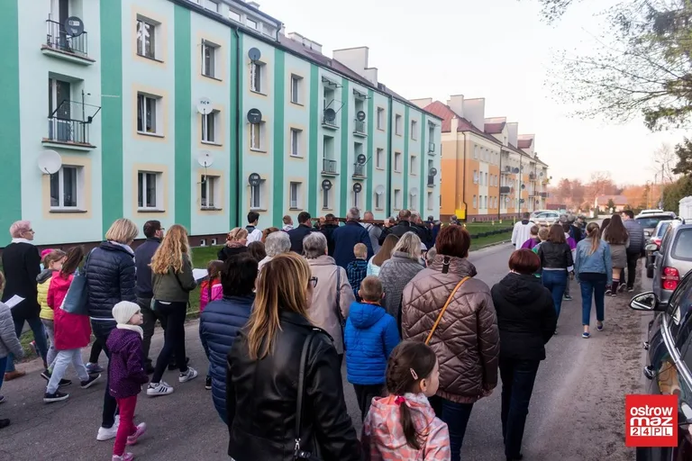 Droga krzyżowa w Komorowie (zdjęcia)