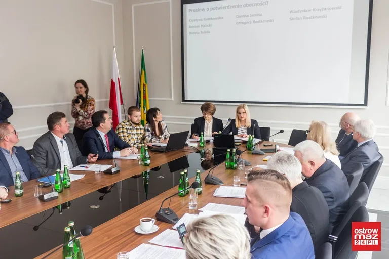 Rada powiatu ostrowskiego obradowała (zdjęcia, wideo)