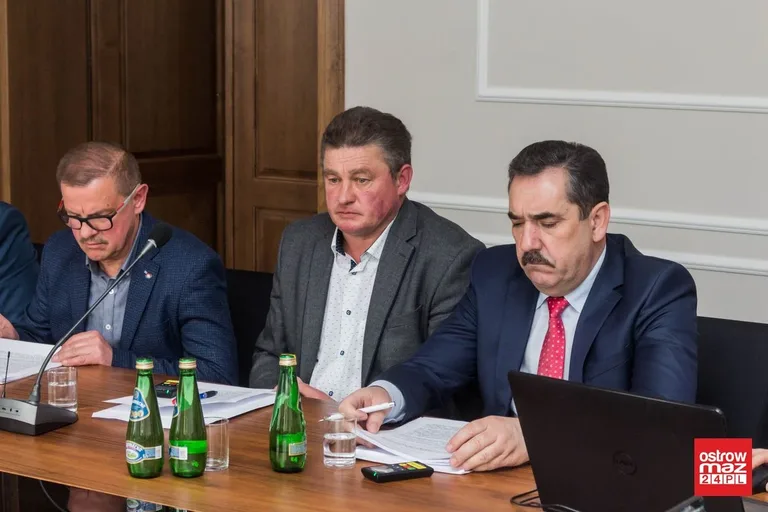 Rada powiatu ostrowskiego obradowała (zdjęcia, wideo)