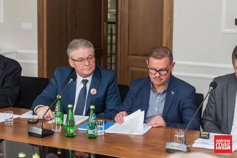 Rada powiatu ostrowskiego obradowała (zdjęcia, wideo)