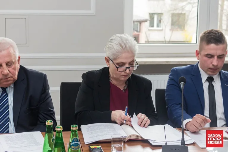 Rada powiatu ostrowskiego obradowała (zdjęcia, wideo)