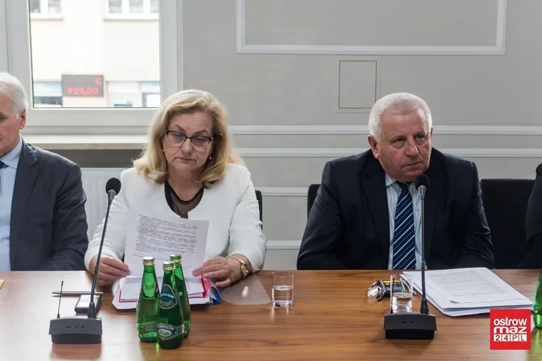 Rada powiatu ostrowskiego obradowała (zdjęcia, wideo)