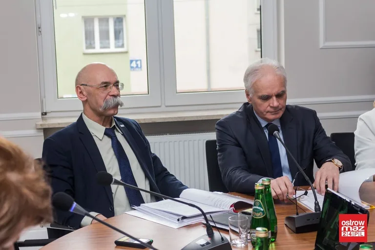Rada powiatu ostrowskiego obradowała (zdjęcia, wideo)