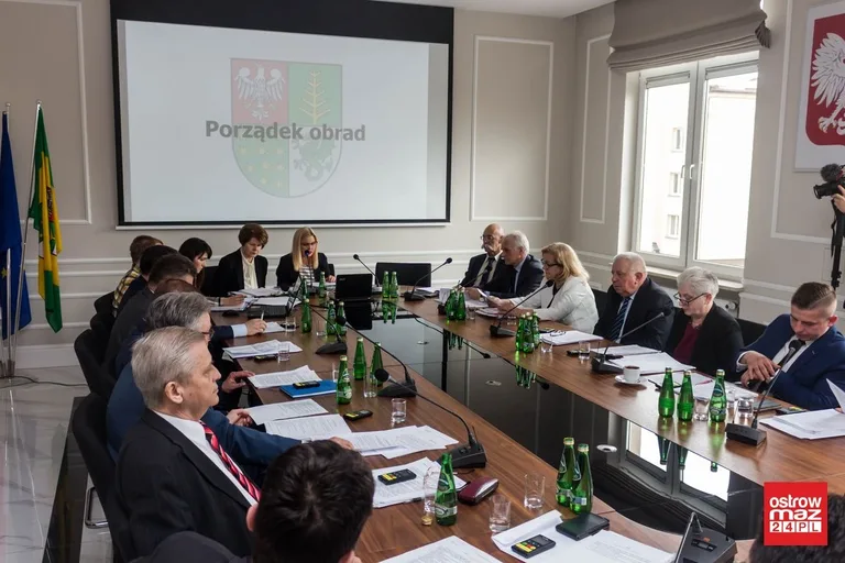 Rada powiatu ostrowskiego obradowała (zdjęcia, wideo)