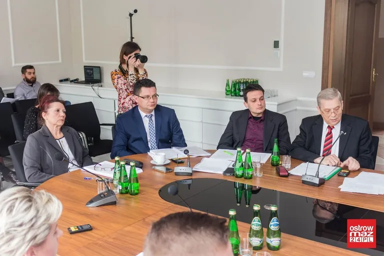 Rada powiatu ostrowskiego obradowała (zdjęcia, wideo)