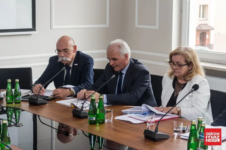 Rada powiatu ostrowskiego obradowała (zdjęcia, wideo)