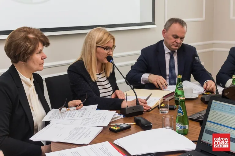 Rada powiatu ostrowskiego obradowała (zdjęcia, wideo)