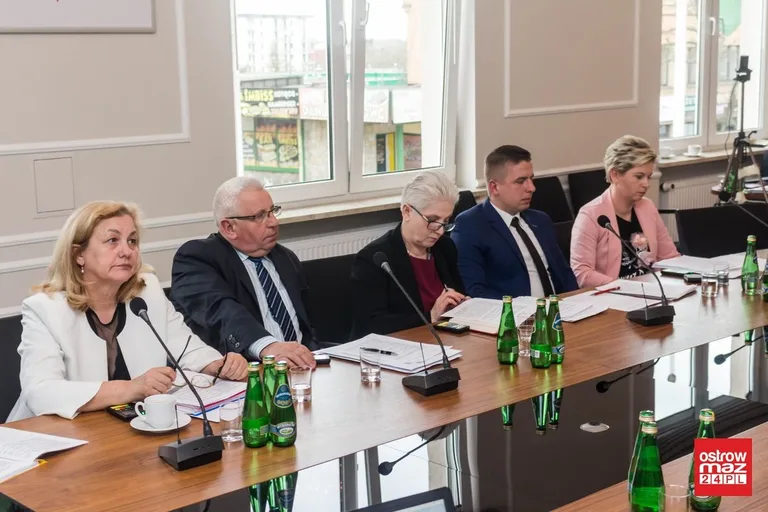 Rada powiatu ostrowskiego obradowała (zdjęcia, wideo)