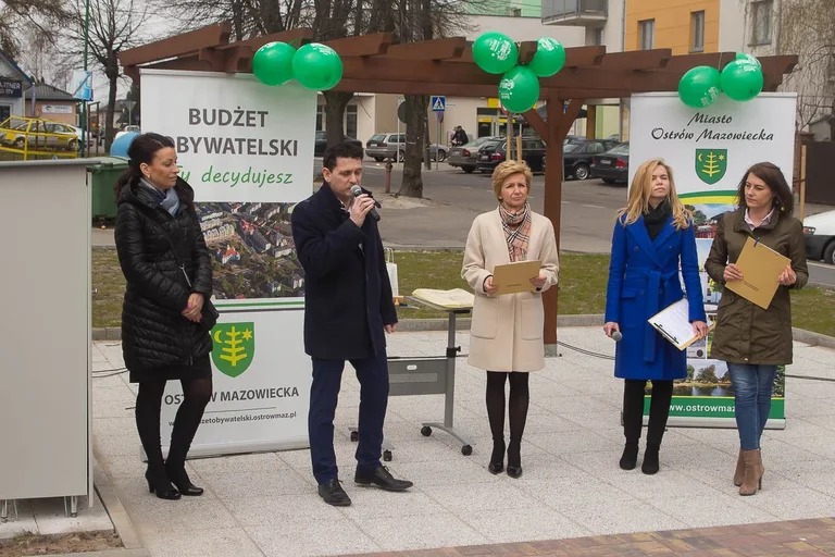 Biblioteka pod chmurką już otwarta (zdjęcia, wideo)