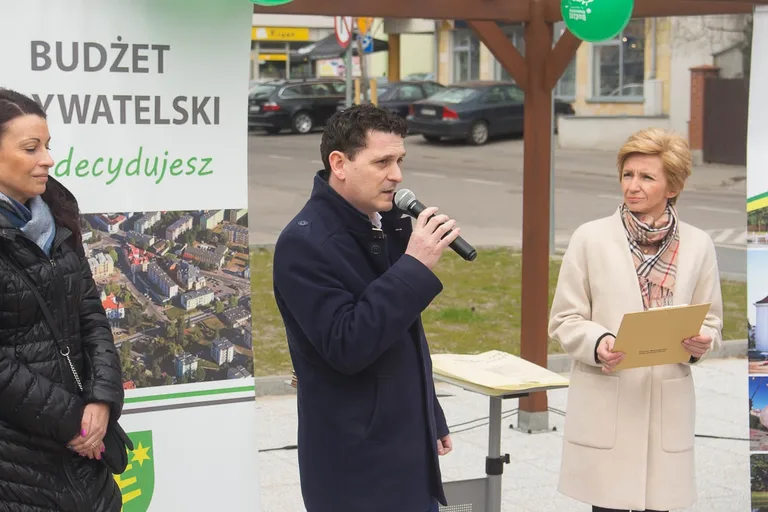 Biblioteka pod chmurką już otwarta (zdjęcia, wideo)