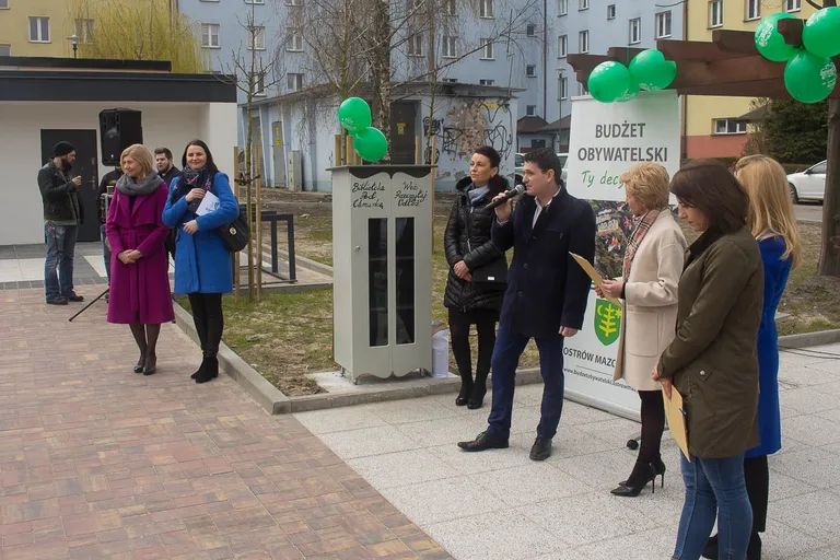 Biblioteka pod chmurką już otwarta (zdjęcia, wideo)