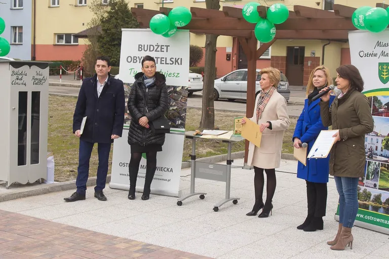 Biblioteka pod chmurką już otwarta (zdjęcia, wideo)