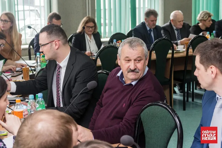 Podjęli szereg uchwał i przyjęli wiele sprawozdań. Sesja rady gminy Ostrów Mazowiecka (zdjęcia, wideo)