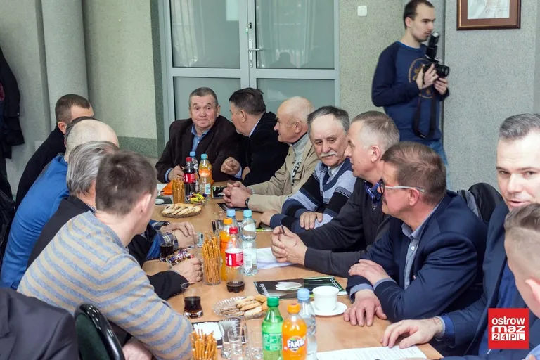 Podjęli szereg uchwał i przyjęli wiele sprawozdań. Sesja rady gminy Ostrów Mazowiecka (zdjęcia, wideo)