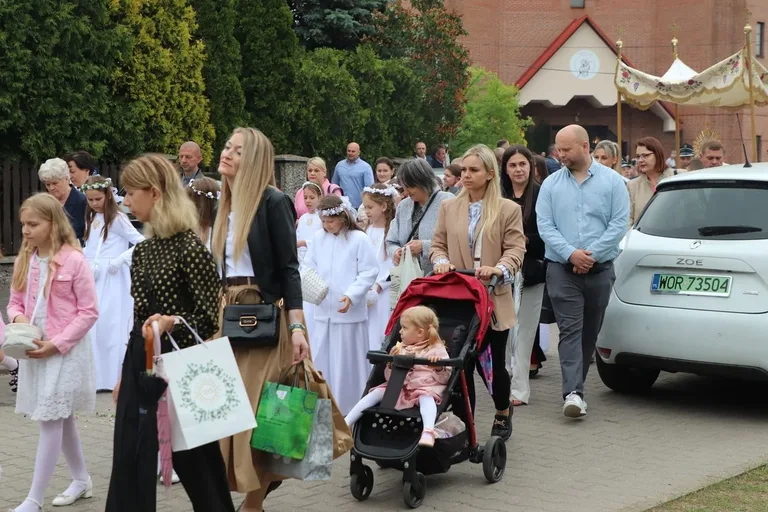 Procesja Bożego Ciała w parafii pw. Chrystusa Dobrego Pasterza (zdjęcia)