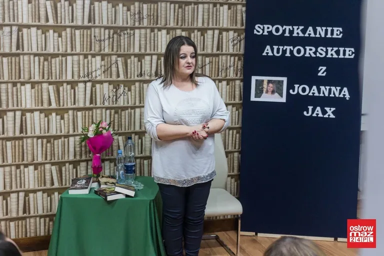 "Bardzo lubię pisać". Spotkanie autorskie z Joanną Jax (zdjęcia, wideo)