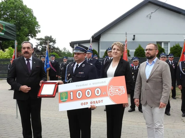 Obchody Gminnego Dnia Strażaka i jubileuszu 30-lecia OSP Grądy (zdjęcia, wideo)