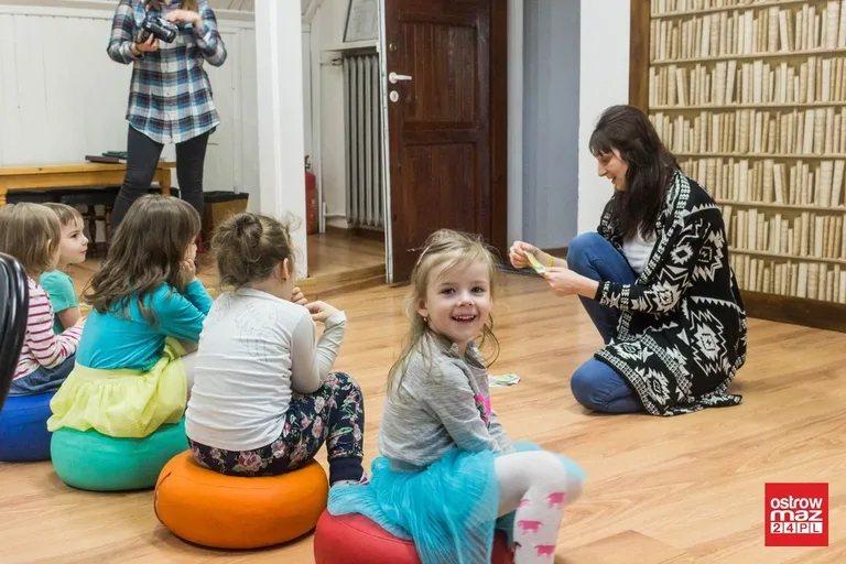 Zabawy logopedyczne w ostrowskiej bibliotece (zdjęcia, wideo)
