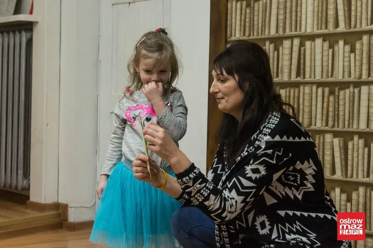 Zabawy logopedyczne w ostrowskiej bibliotece (zdjęcia, wideo)