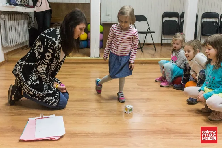 Zabawy logopedyczne w ostrowskiej bibliotece (zdjęcia, wideo)