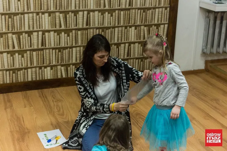 Zabawy logopedyczne w ostrowskiej bibliotece (zdjęcia, wideo)