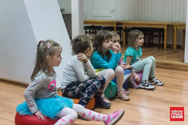 Zabawy logopedyczne w ostrowskiej bibliotece (zdjęcia, wideo)