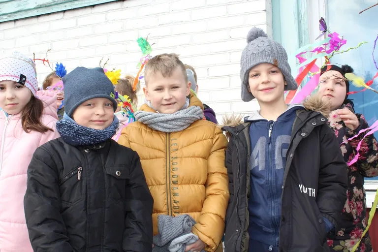 Społeczność szkolna "jedynki" przepędziła zimę i powitała wiosnę (zdjęcia)