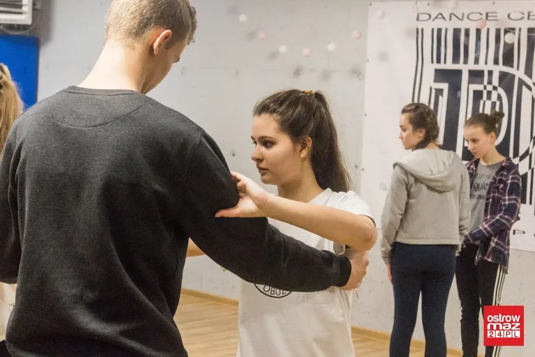 Uczą się przedwojennego tanga i walca. Dołącz do grupy! (zdjęcia, wideo)