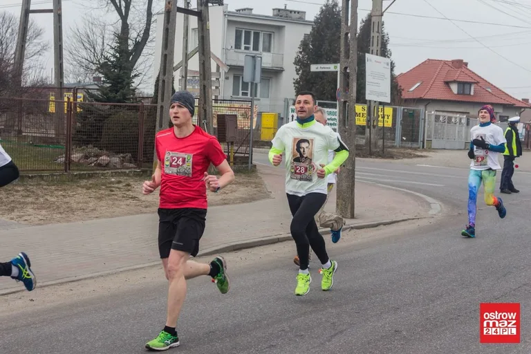 Blisko 100 osób pobiegło wilczym tropem (zdjęcia, wideo)