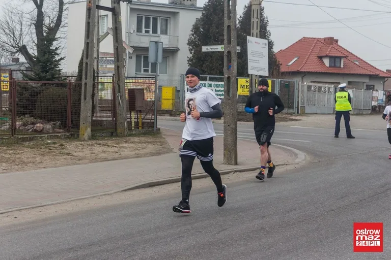 Blisko 100 osób pobiegło wilczym tropem (zdjęcia, wideo)