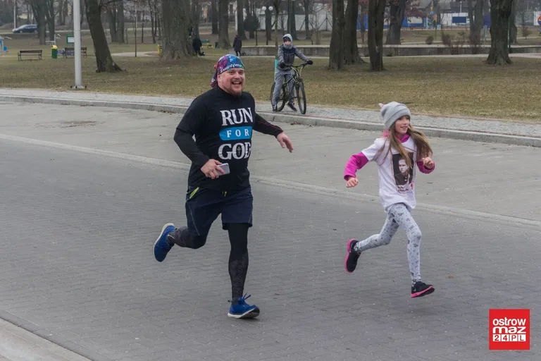 Blisko 100 osób pobiegło wilczym tropem (zdjęcia, wideo)