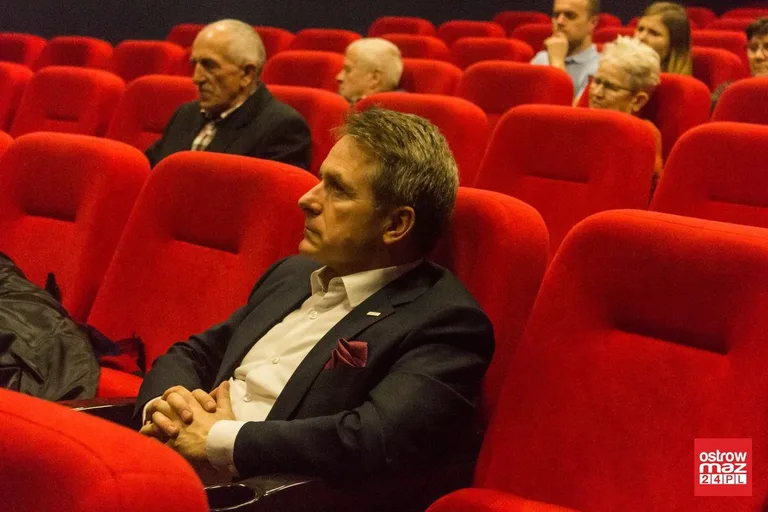 Projekcja filmu "Wyklęty" w kinie Ostrovia (zdjęcia, wideo)