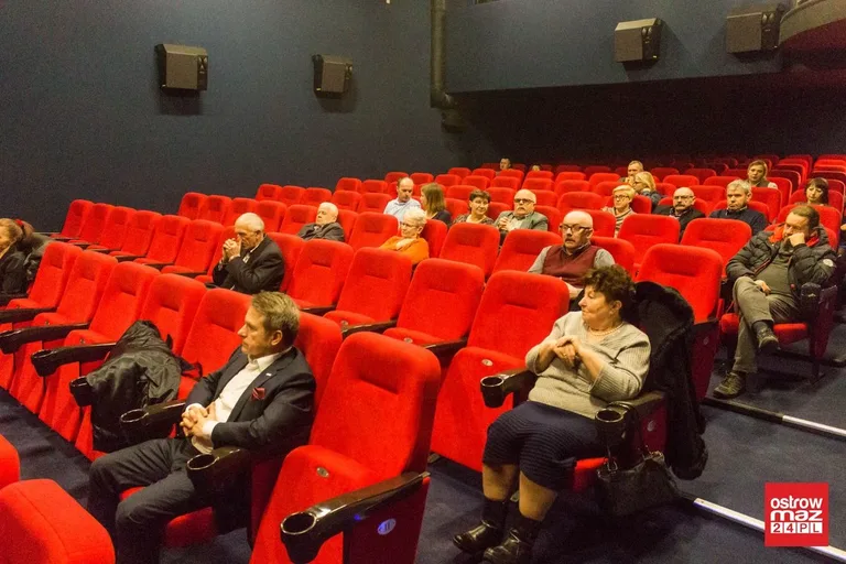 Projekcja filmu "Wyklęty" w kinie Ostrovia (zdjęcia, wideo)