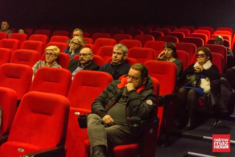 Projekcja filmu "Wyklęty" w kinie Ostrovia (zdjęcia, wideo)