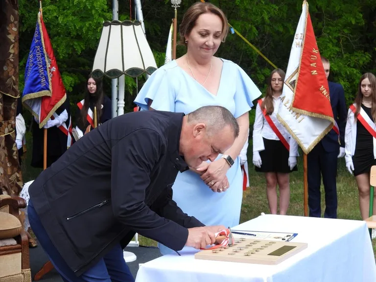 Szkoła Podstawowa w Orle otrzymała imię i sztandar. Zdjęcia, wideo