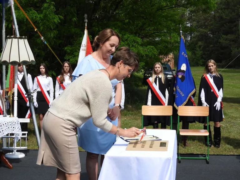 Szkoła Podstawowa w Orle otrzymała imię i sztandar. Zdjęcia, wideo