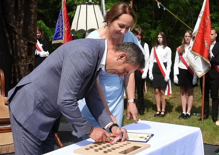 Szkoła Podstawowa w Orle otrzymała imię i sztandar. Zdjęcia, wideo