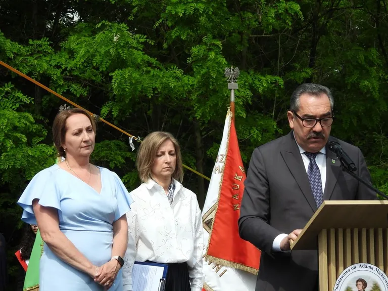 Szkoła Podstawowa w Orle otrzymała imię i sztandar. Zdjęcia, wideo