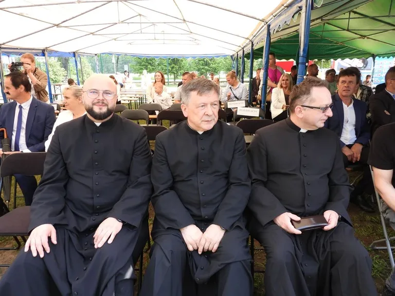 Szkoła Podstawowa w Orle otrzymała imię i sztandar. Zdjęcia, wideo
