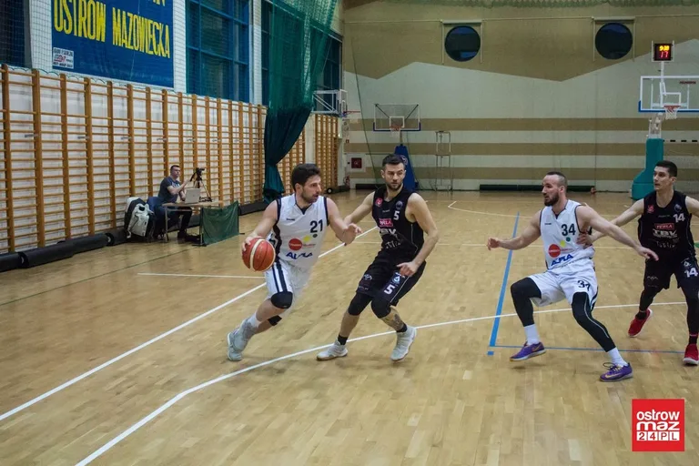 Sokół bez punktów w starciu ze Startem (zdjęcia, wideo)
