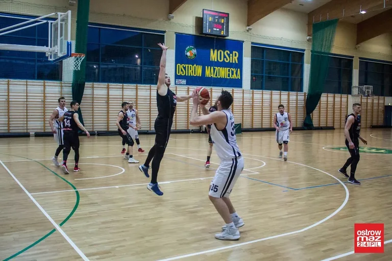 Sokół bez punktów w starciu ze Startem (zdjęcia, wideo)